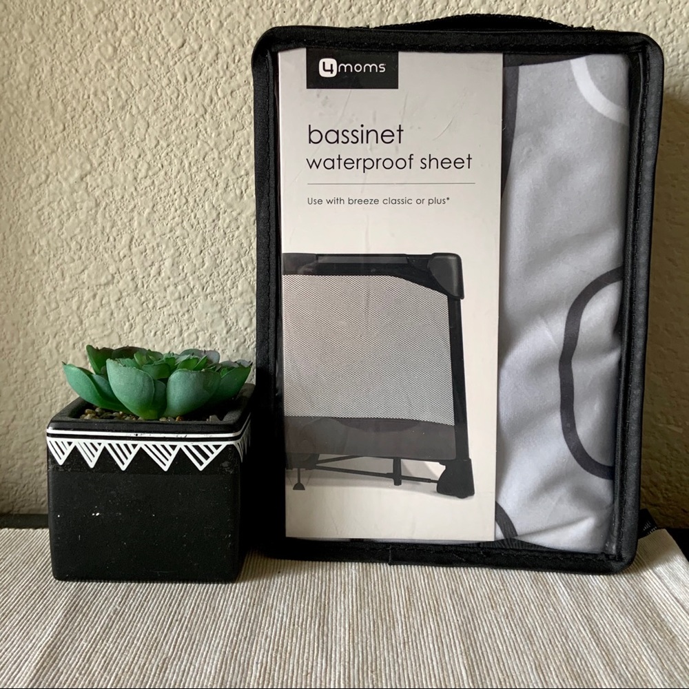 ❗️SOLD❗️4moms Bassinet Sheet